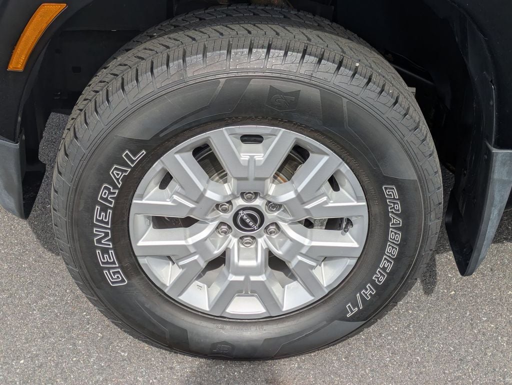 2023 Nissan Frontier SV