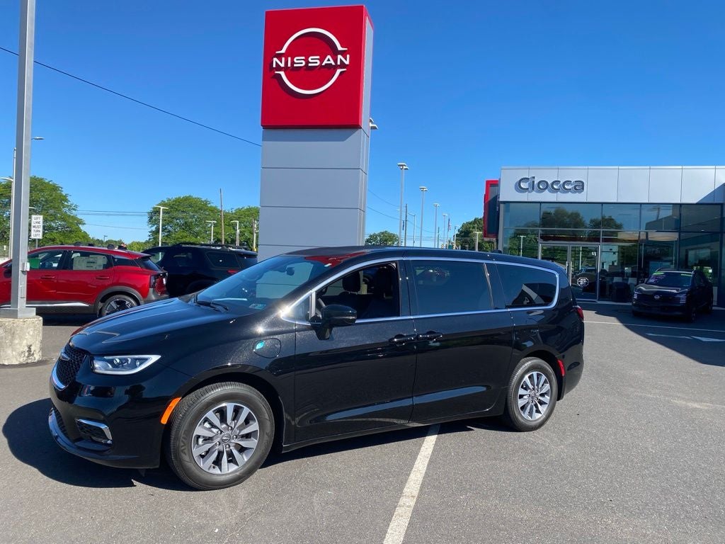 2025 Chrysler Pacifica Hybrid Select