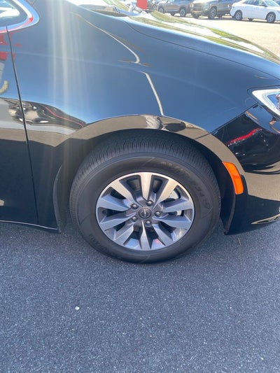 2025 Chrysler Pacifica Hybrid Select