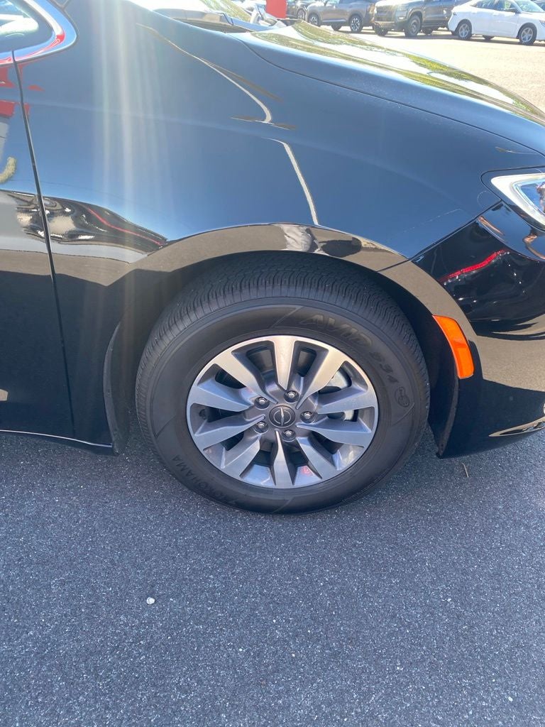 2025 Chrysler Pacifica Hybrid Select