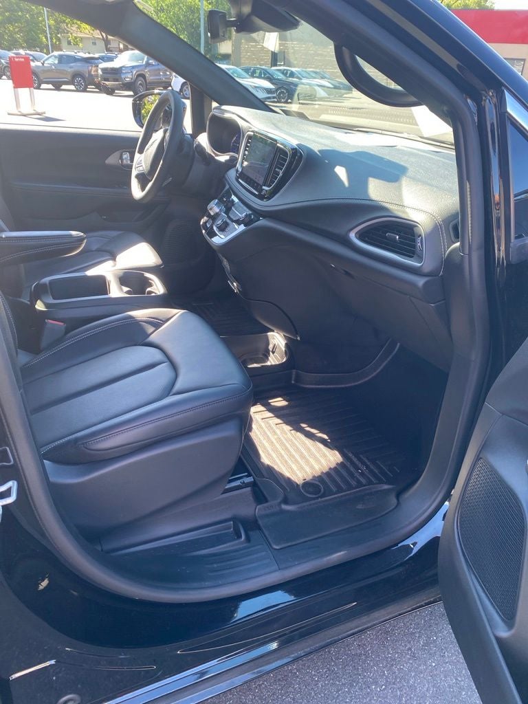 2025 Chrysler Pacifica Hybrid Select