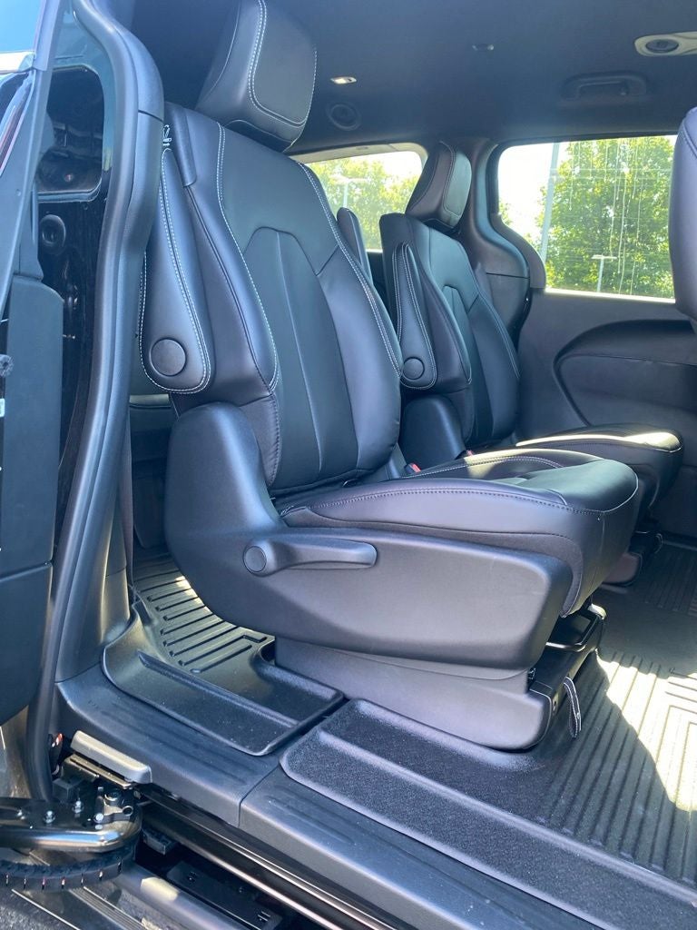 2025 Chrysler Pacifica Hybrid Select