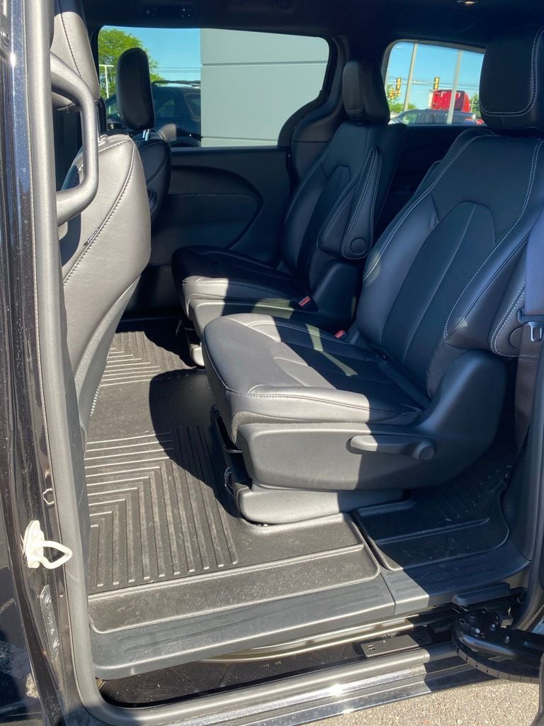 2025 Chrysler Pacifica Hybrid Select
