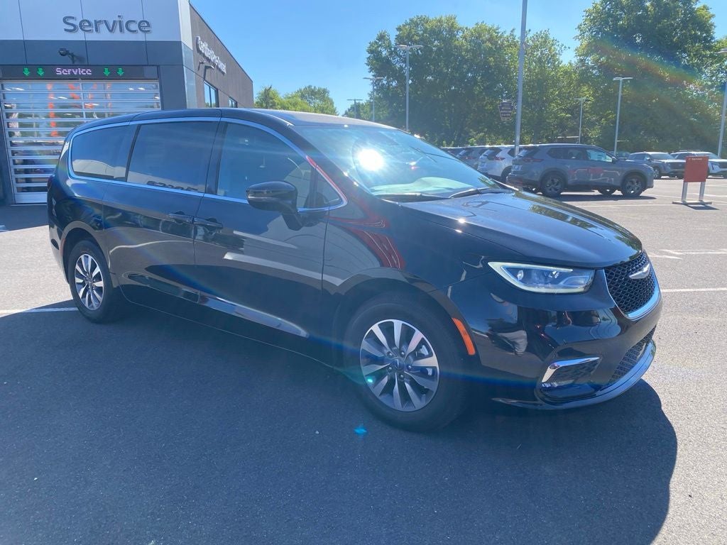 2025 Chrysler Pacifica Hybrid Select