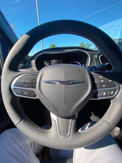2025 Chrysler Pacifica Hybrid Select