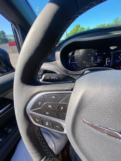 2025 Chrysler Pacifica Hybrid Select