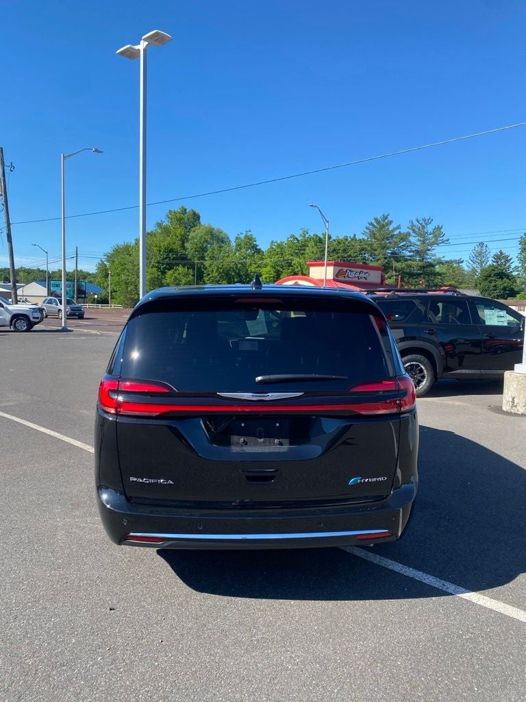 2025 Chrysler Pacifica Hybrid Select