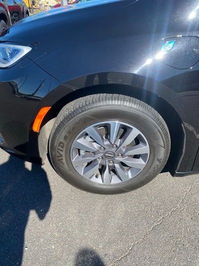 2025 Chrysler Pacifica Hybrid Select