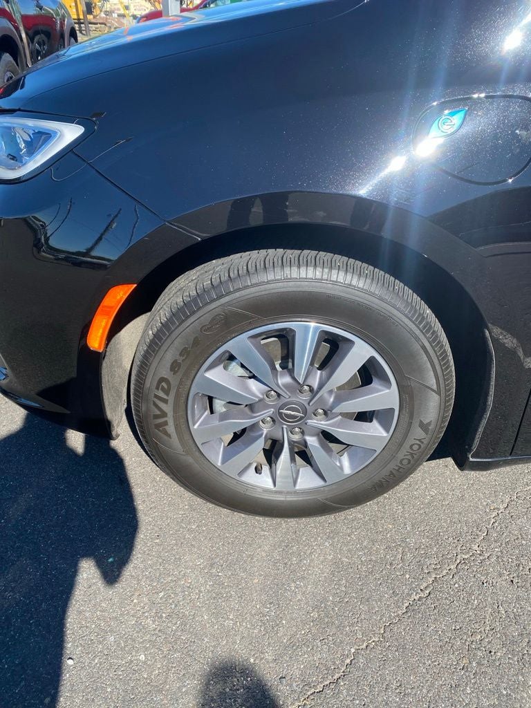 2025 Chrysler Pacifica Hybrid Select