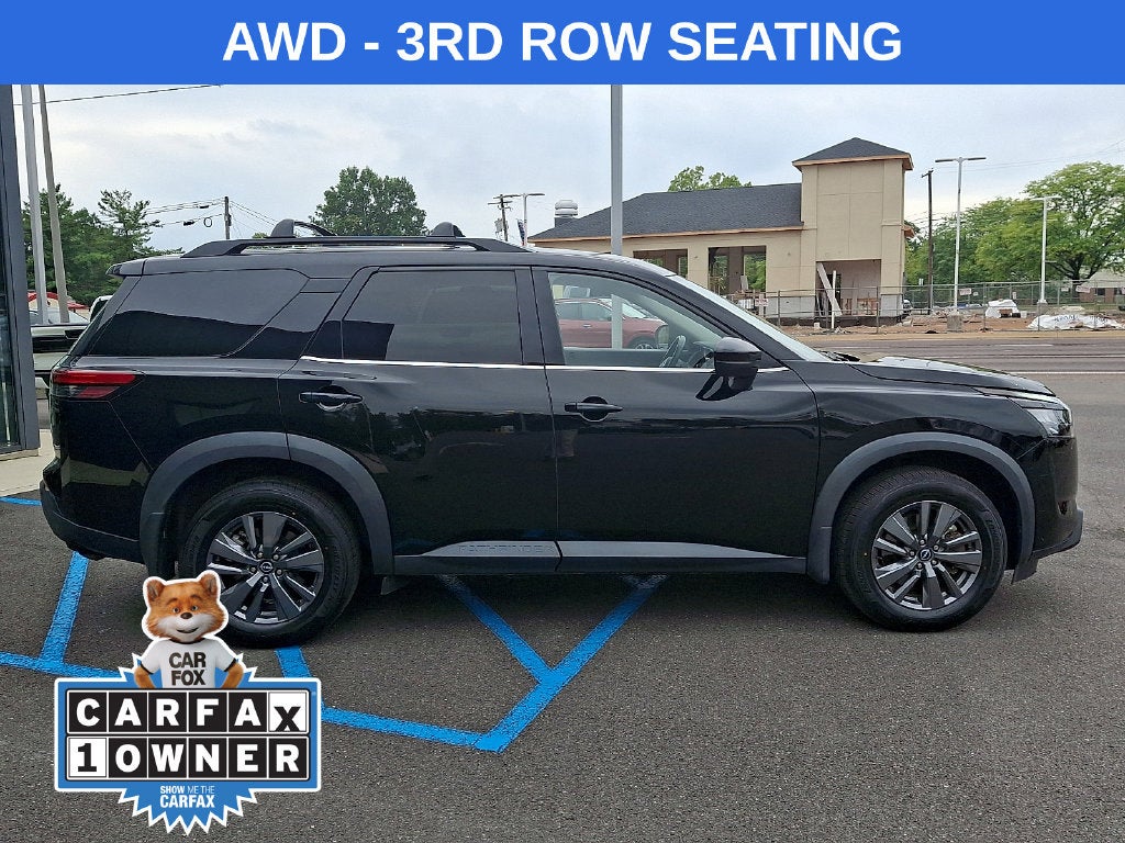 2024 Nissan Pathfinder SV