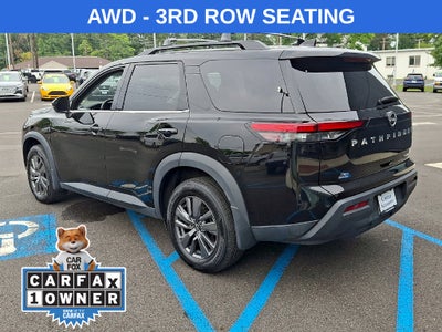 2024 Nissan Pathfinder SV
