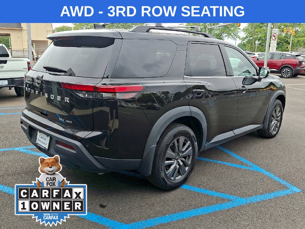 2024 Nissan Pathfinder SV