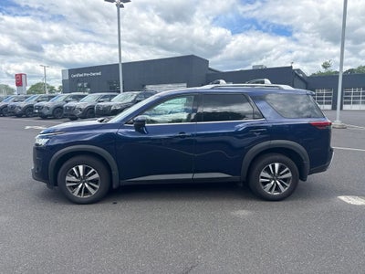 2024 Nissan Pathfinder SL