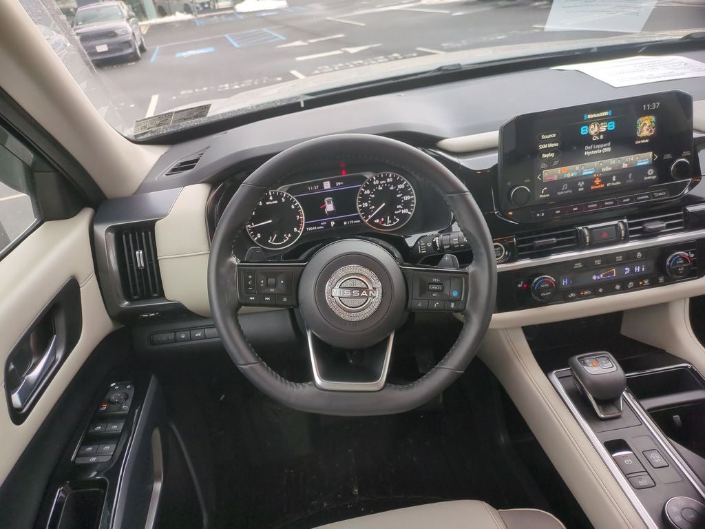 2022 Nissan Pathfinder SL