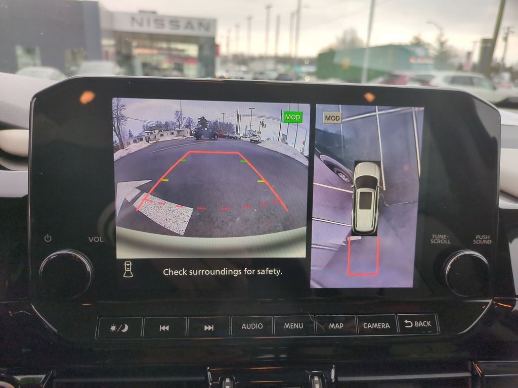 2022 Nissan Pathfinder SL