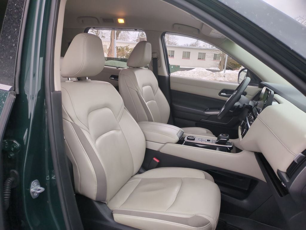 2022 Nissan Pathfinder SL