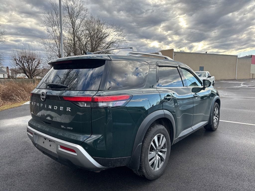 2022 Nissan Pathfinder SL