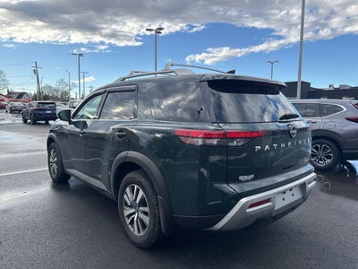 2022 Nissan Pathfinder SL