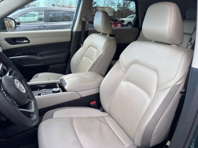 2022 Nissan Pathfinder SL