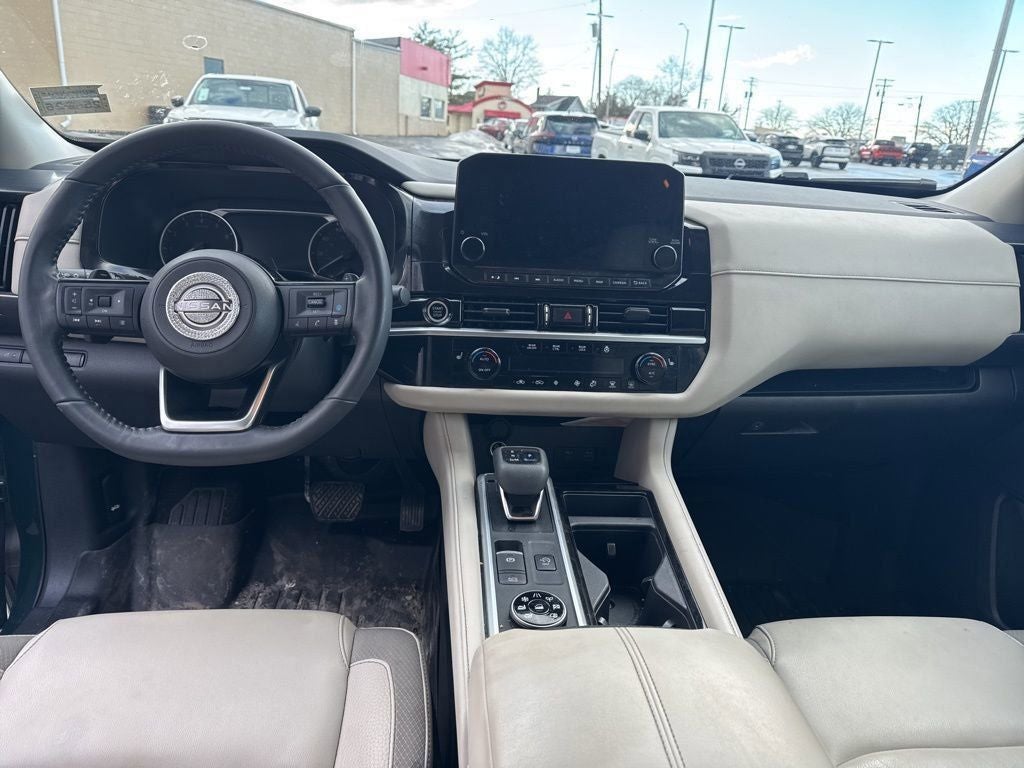 2022 Nissan Pathfinder SL