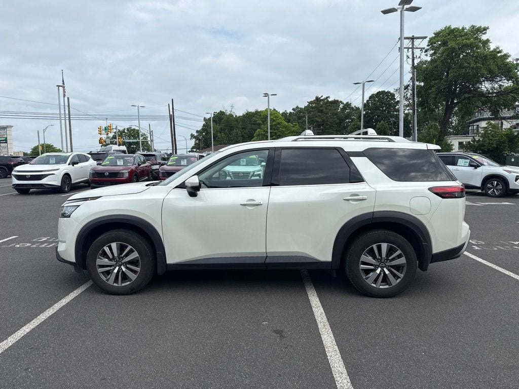 2023 Nissan Pathfinder SL