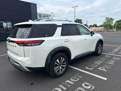 2023 Nissan Pathfinder SL