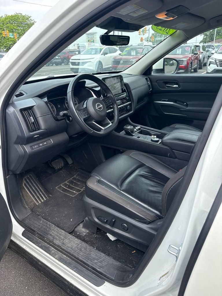 2023 Nissan Pathfinder SL