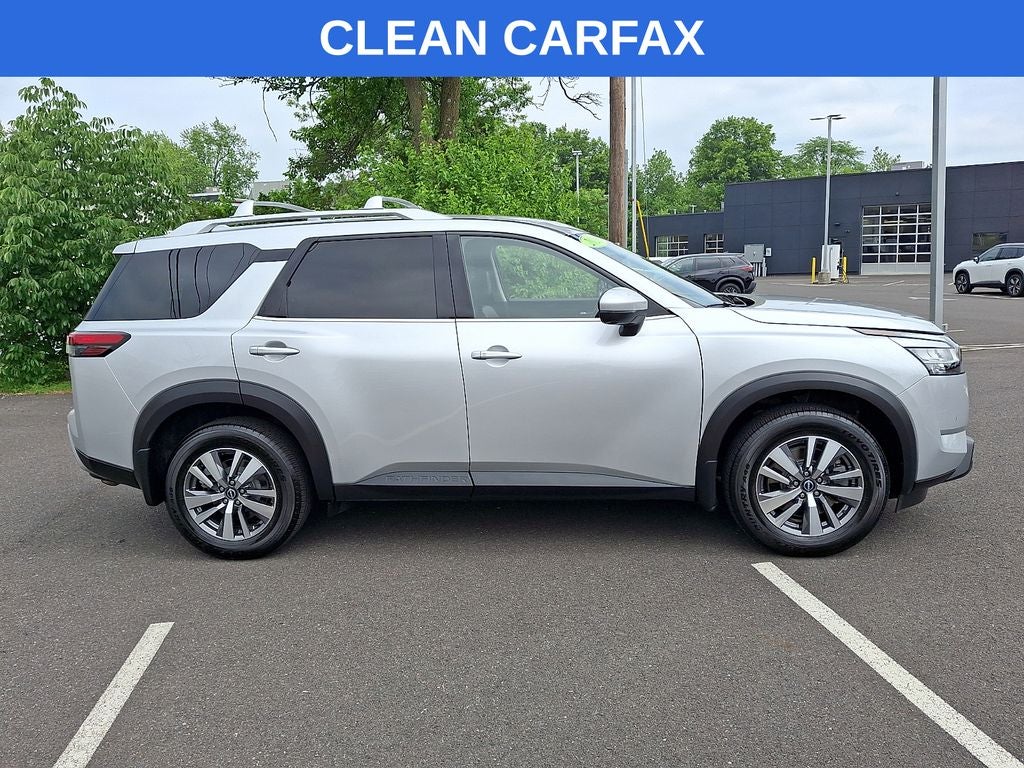 2023 Nissan Pathfinder SL