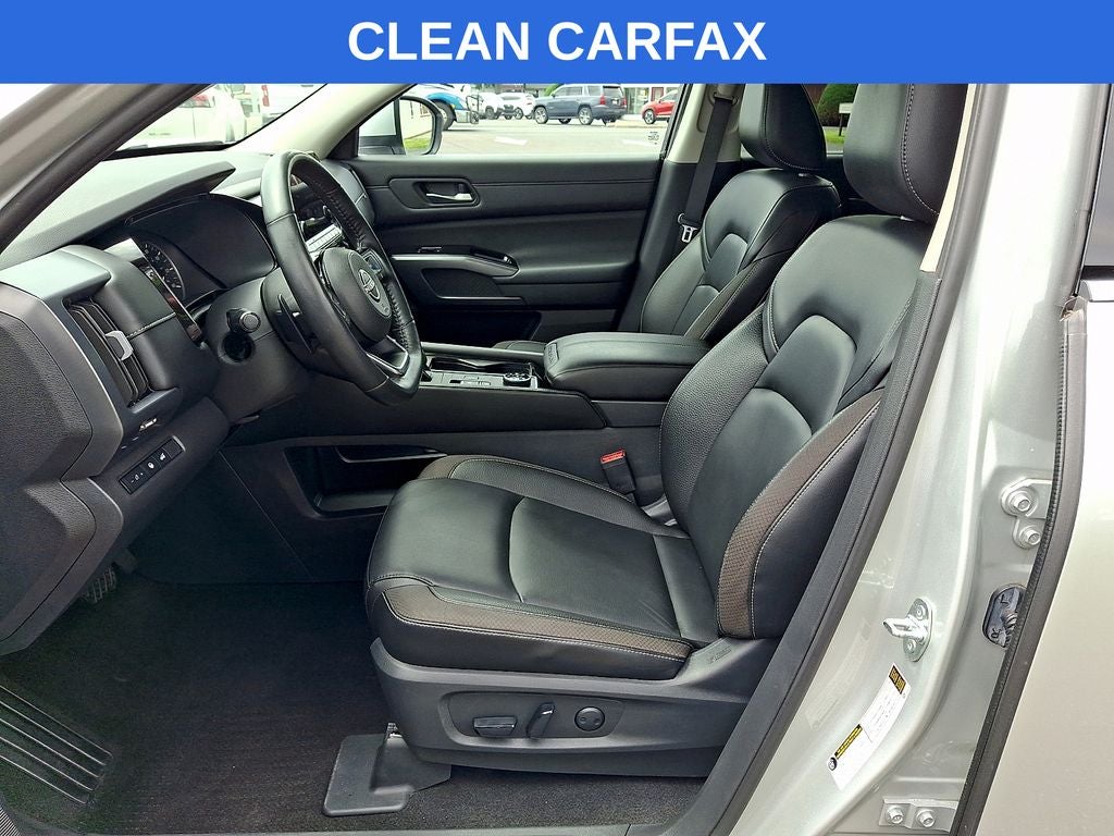 2023 Nissan Pathfinder SL