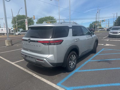 2023 Nissan Pathfinder SL