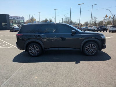 2023 Nissan Pathfinder SL