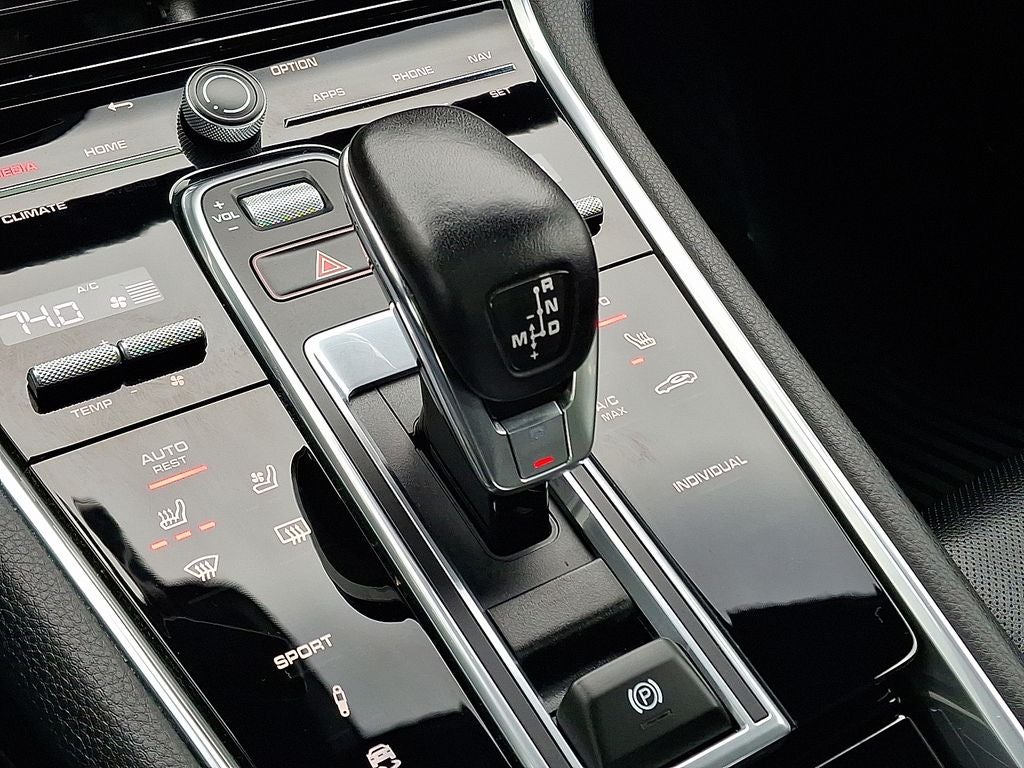 2023 Porsche Panamera 4 Platinum Edition