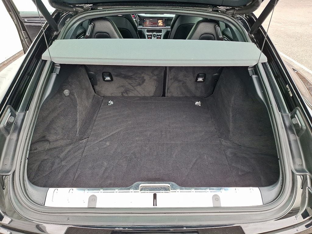 2023 Porsche Panamera 4 Platinum Edition