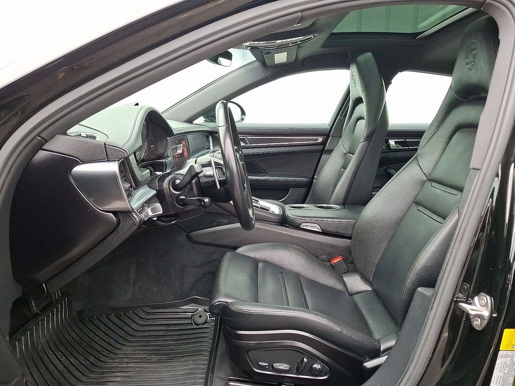 2023 Porsche Panamera 4 Platinum Edition