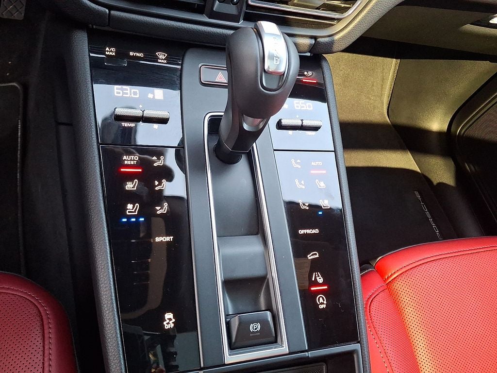 2025 Porsche Macan Base