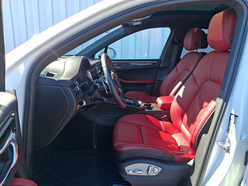 2025 Porsche Macan Base