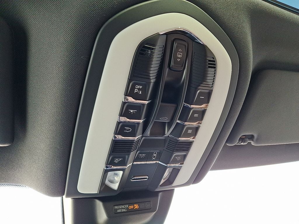 2025 Porsche Macan AWD