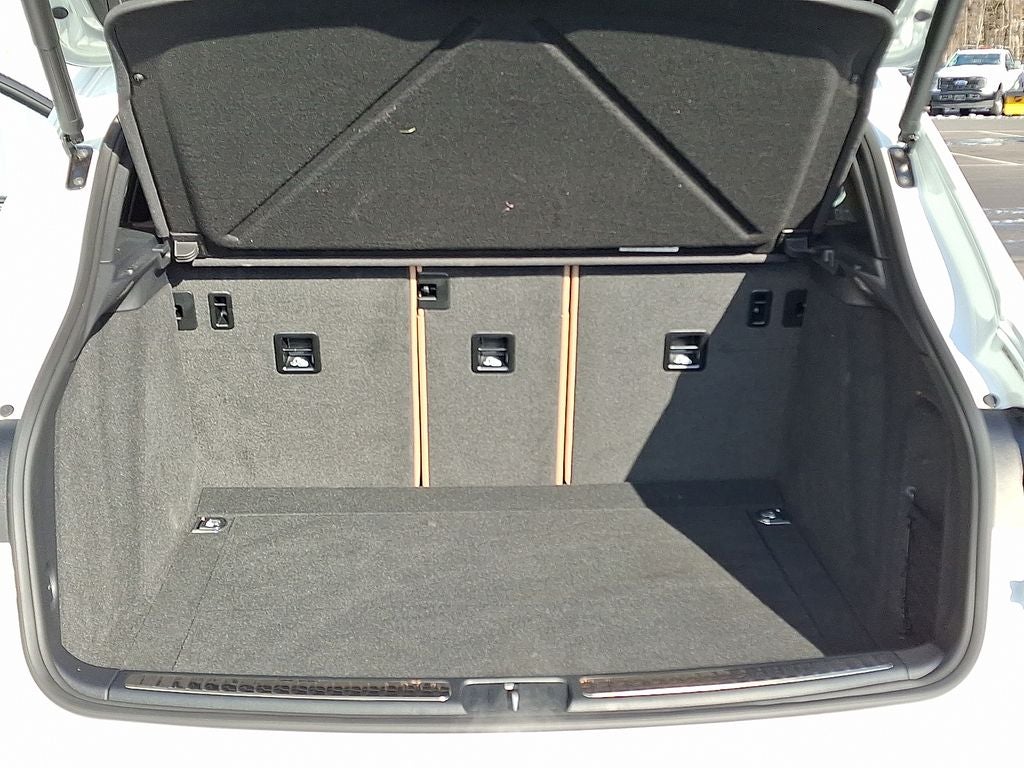 2025 Porsche Macan AWD