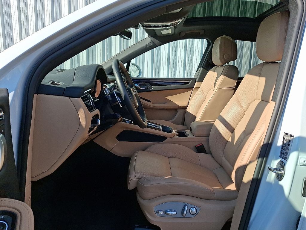 2025 Porsche Macan AWD