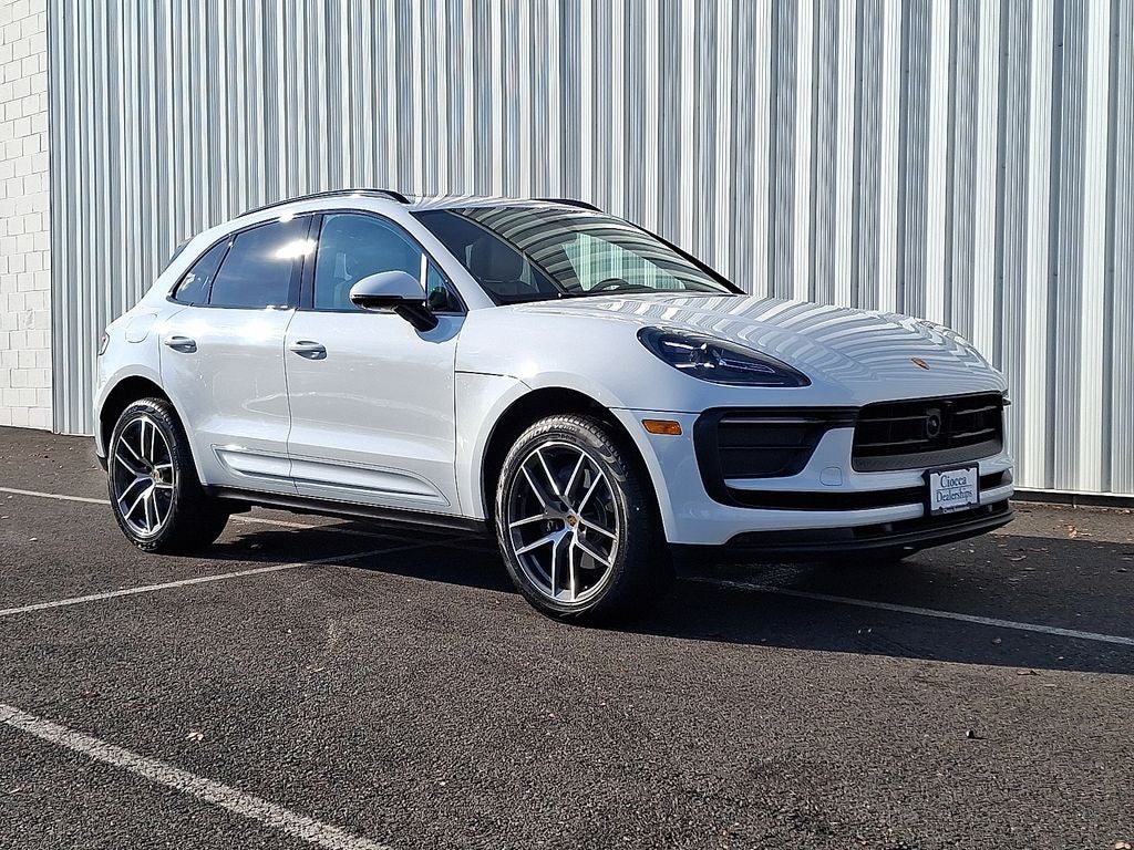 2025 Porsche Macan AWD
