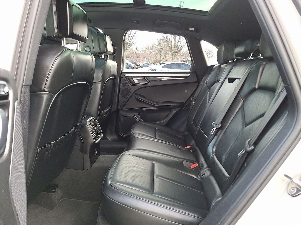 2023 Porsche Macan AWD