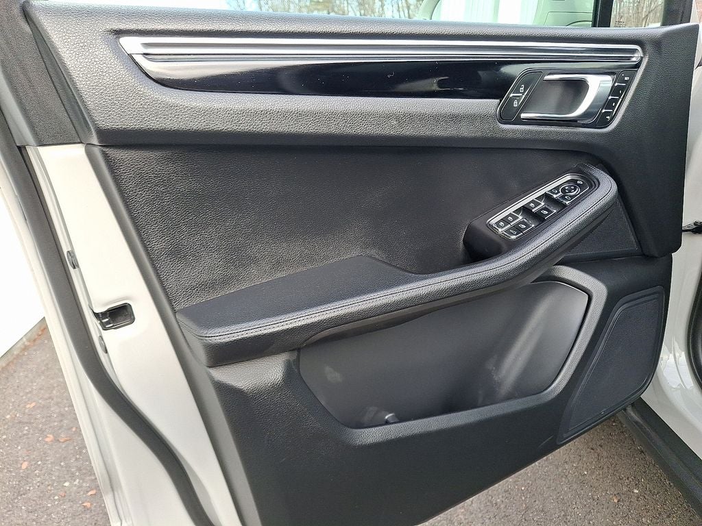 2023 Porsche Macan AWD