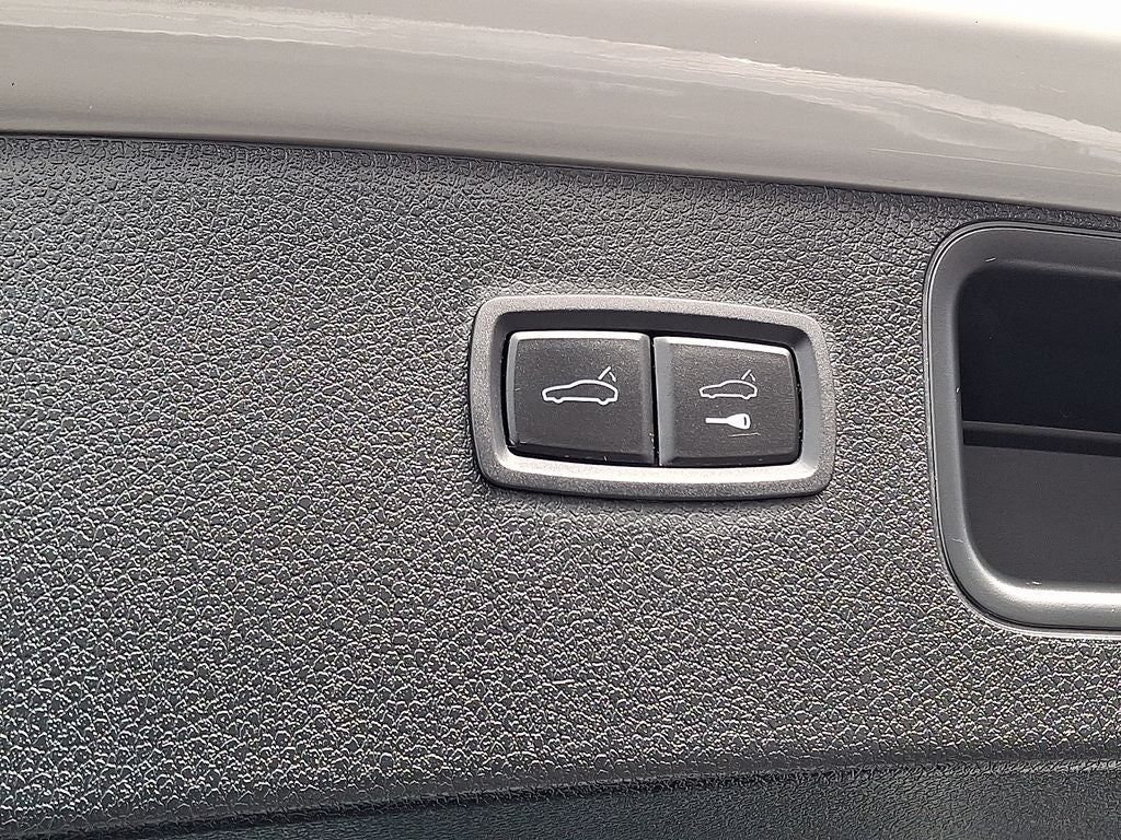 2023 Porsche Macan AWD