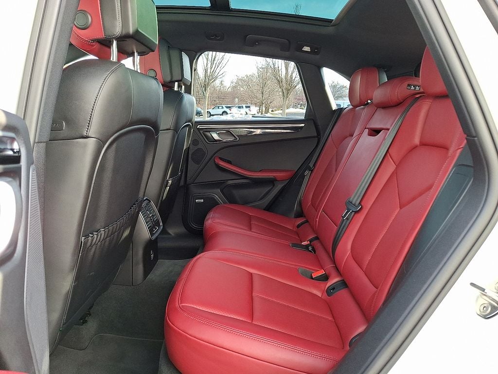 2022 Porsche Macan Base