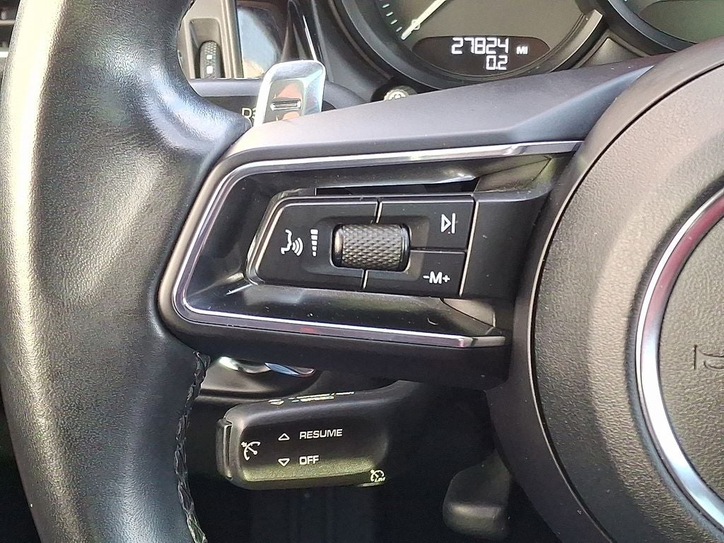 2022 Porsche Macan Base