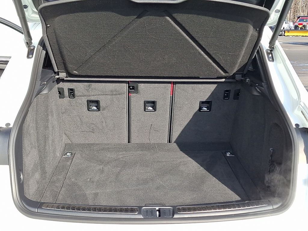 2022 Porsche Macan Base