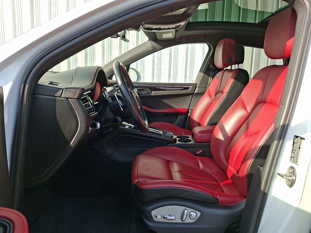 2022 Porsche Macan Base