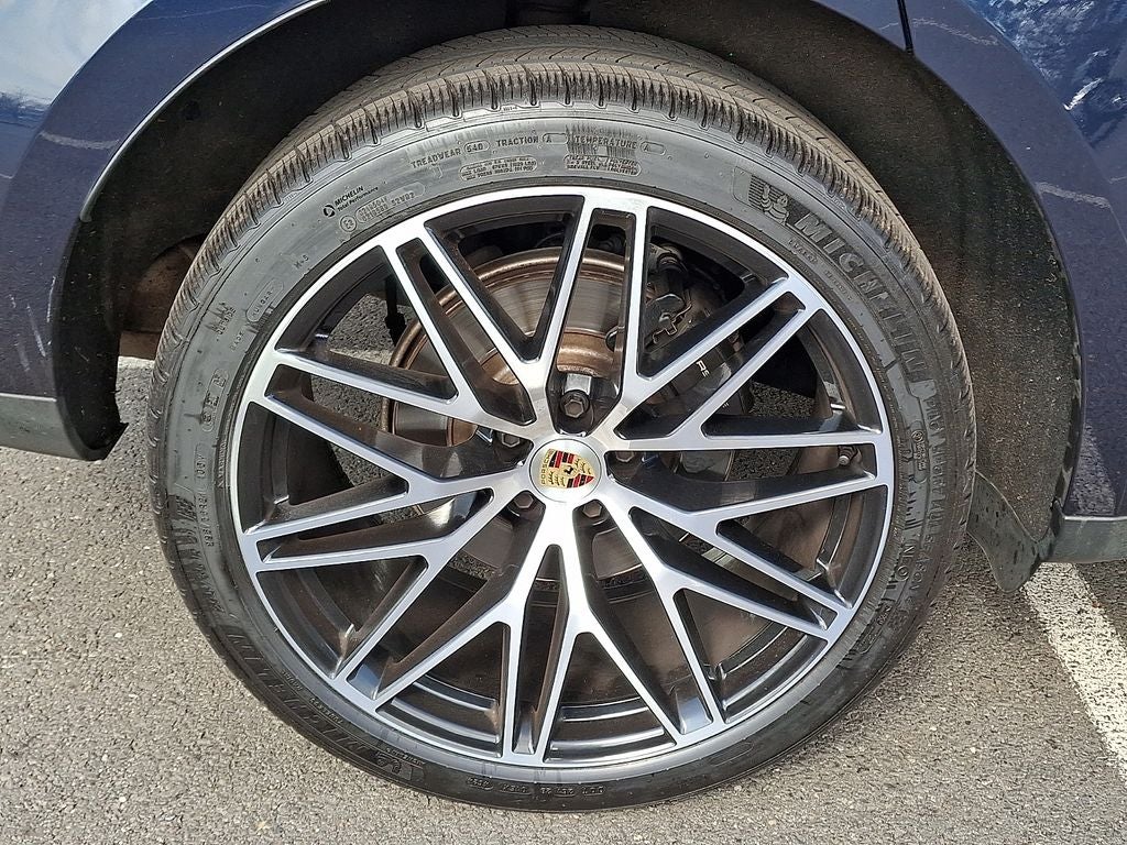 2023 Porsche Macan Base