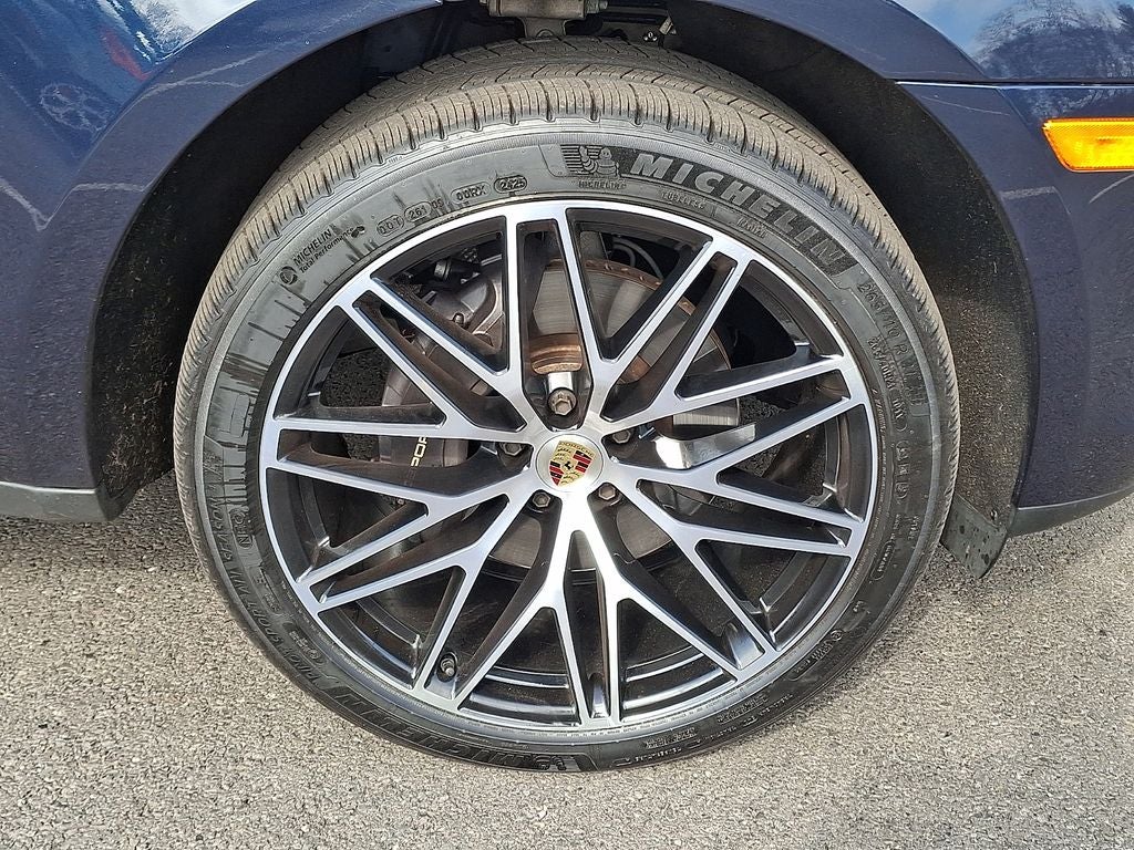 2023 Porsche Macan Base