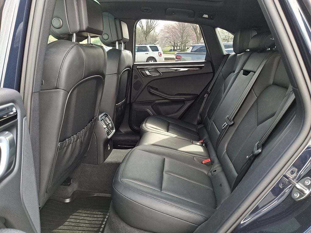 2023 Porsche Macan Base